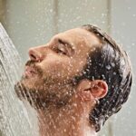 این اشتباهات را هنگام دوش گرفتن مرتکب نشوید