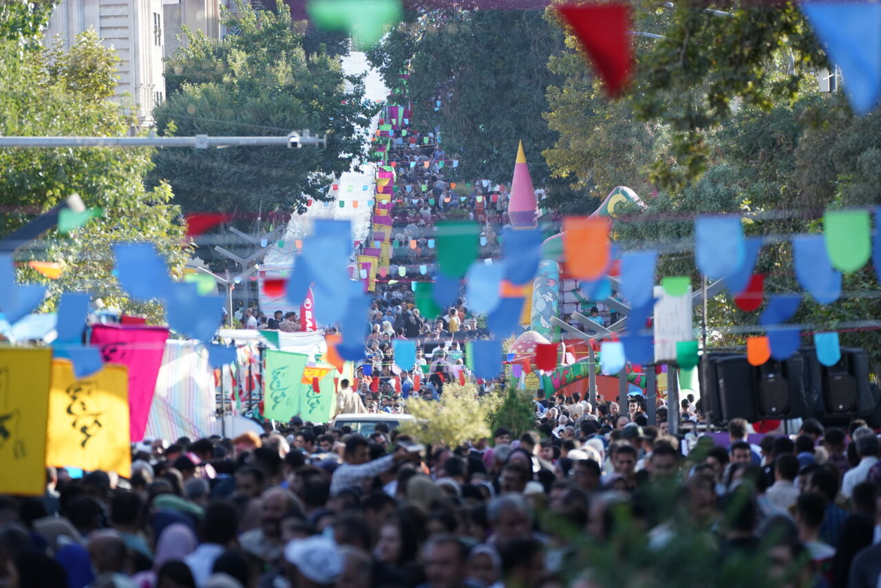 آغاز جشن بزرگ میهمانی امت احمد با حضور پر شور مردم سنندج 