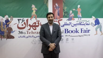 آقای سخنگو در نمایشگاه کتاب هم خواستار مطالعه قانون اساسی شد