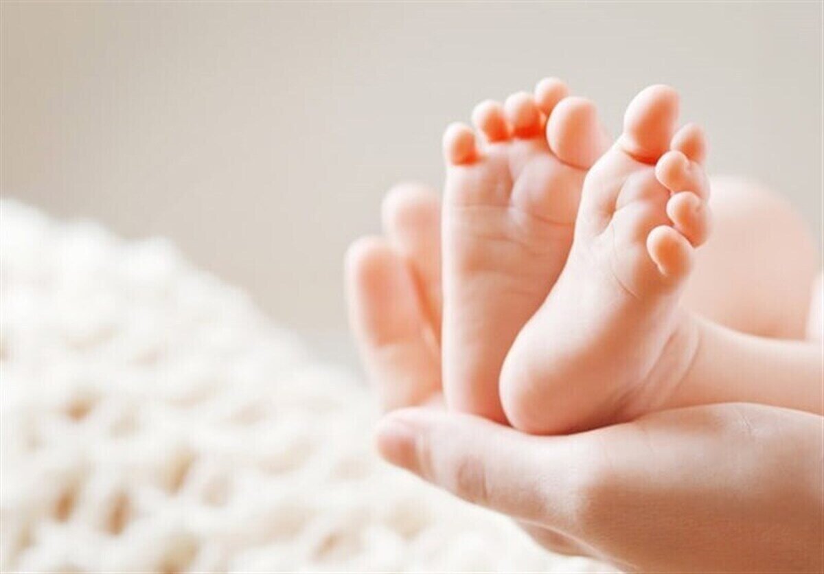 این زن در یک وضعیت عجیب بچه‌دار شد/ عکس