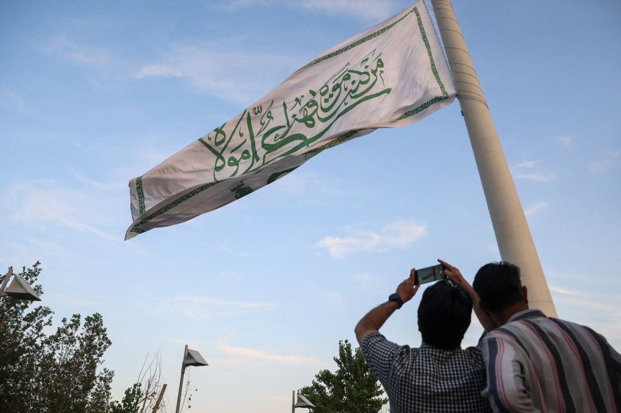 برافراشته شدن بزرگ‌ترین پرچم علوی بر فراز پایتخت هم‌زمان با عید غدیر