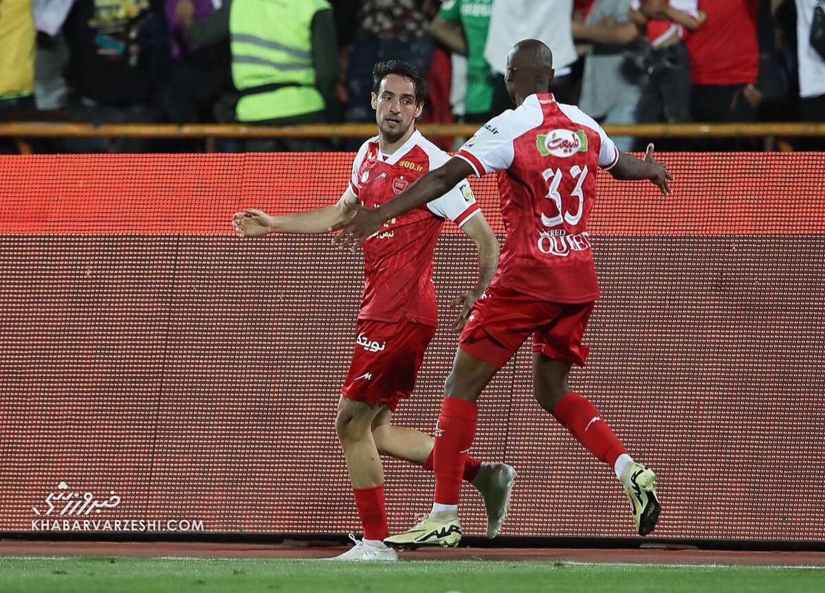 پرسپولیس با گل جنجالی قهرمان شد،تاج عذرخواهی کرد/ پیروزی استقلال، محرومیت منشوری یک آبی پوش!