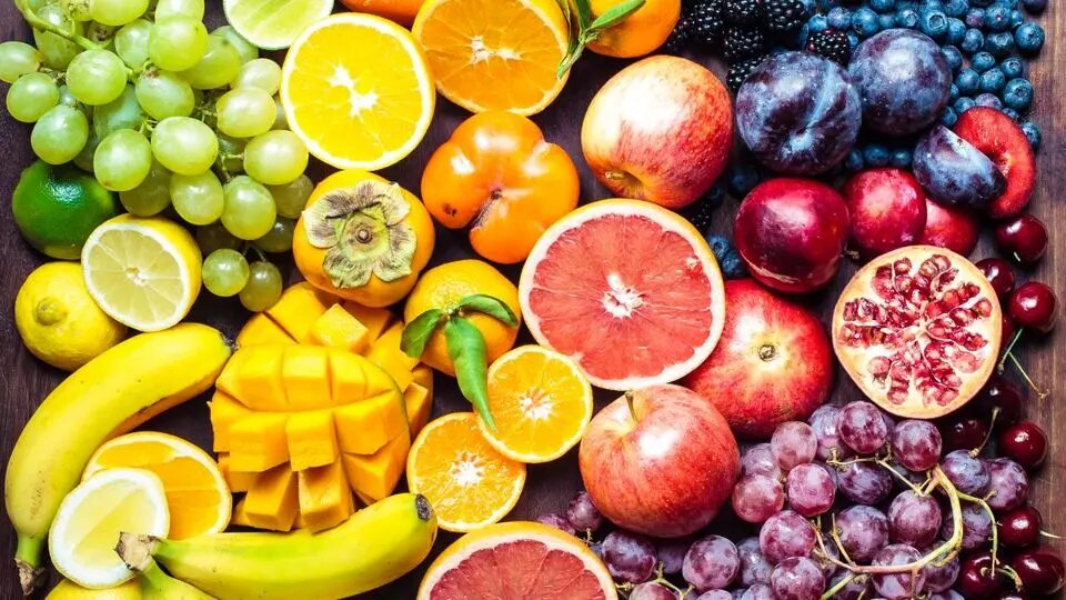 چه میوه‌هایی به کاهش وزن کمک می‌کنند؟
