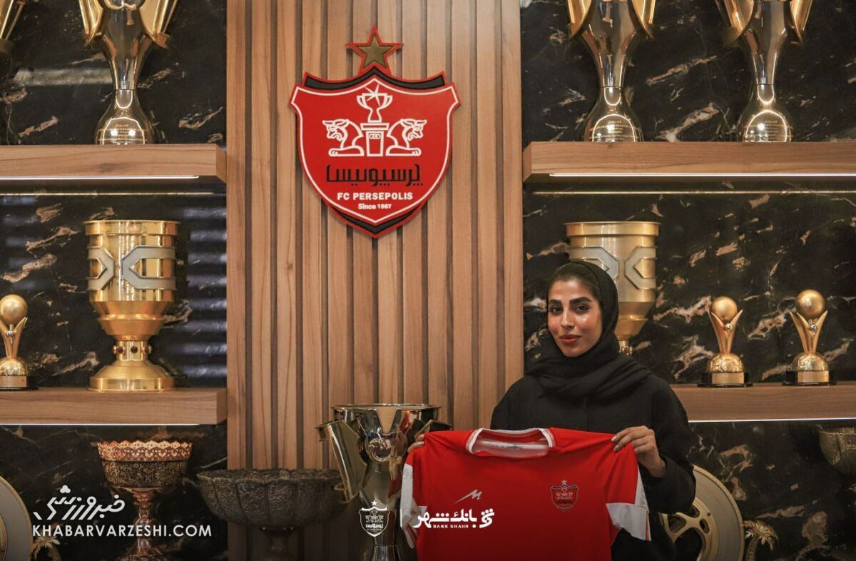 خانم گل در پرسپولیس ماندنی شد/ امضای قرارداد سه ساله با فاطمه صفا راستگو +عکس