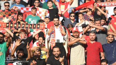 درگیری عجیب بین هواداران پرسپولیس در نقش جهان!/ جان مادرتان تیم را بههم نریزید؛ شما از چه کسی خط میگیرید؟