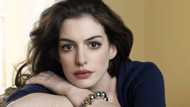 سقوط بازیگر زن معروف از پله‌ها هنگام ضبط فیلم/ عکس