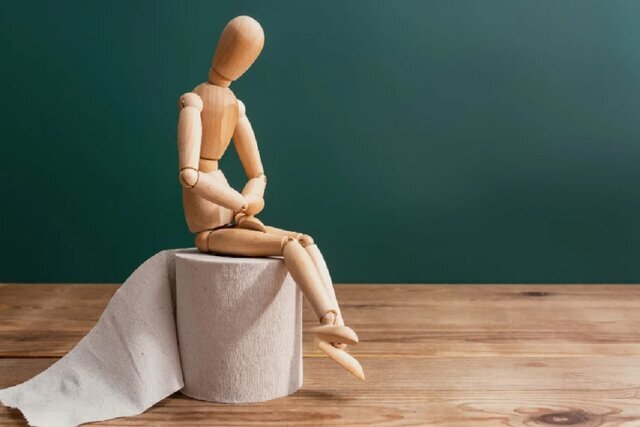 آیا نشستن طولانی در توالت مضر است؟/ چقدر باید روی توالت نشست؟/ عادات دستشویی درباره سلامت رودهها چه میگویند