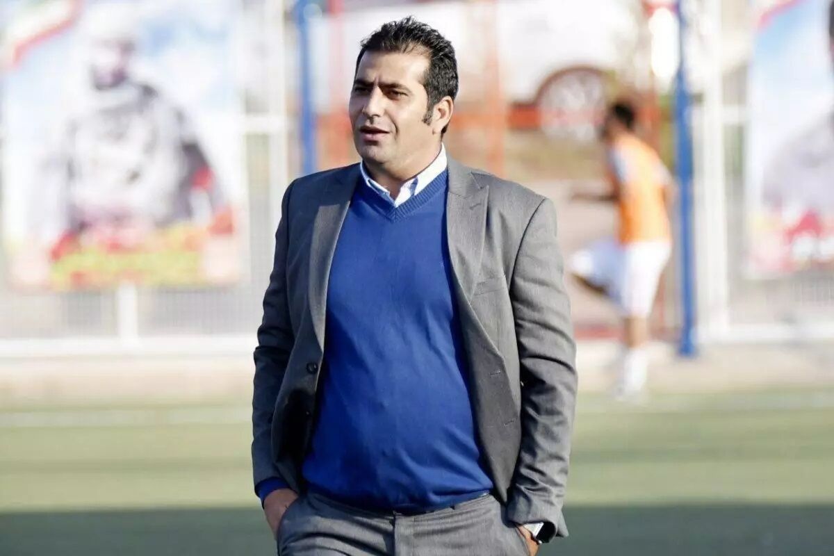 خبرورزشی‌گردی| به خاطر ماجراهای بازی با پرسپولیس حبس شدیم/ مدیرعامل‌شان گفت اگر استقلال بازی را برد، توپ فوتبال را قورت می‌دهد!