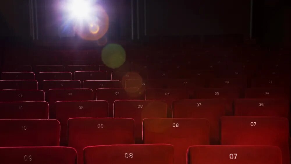 کاهش ۱۲ میلیونی تماشاگران سینما در راه است/ هزار میلیارد تومان زیان پیشبینی میشود