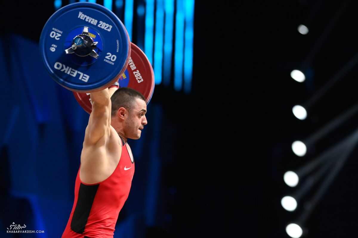 افشاگری قهرمان وزنه برداری پس از قهرمانی سوم: فدراسیون حتی حقوقم را هم نمیدهد!