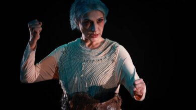 زنی که برای بازگشت برکت به باغ، به عقد درخت درآمد/ چرا کورِ خودیم و بینای کارِ دیگران؟