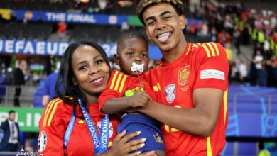 لامین یامال و مادرش