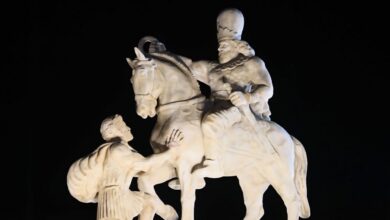 مجسمه تازه میدان انقلاب و چند ایراد