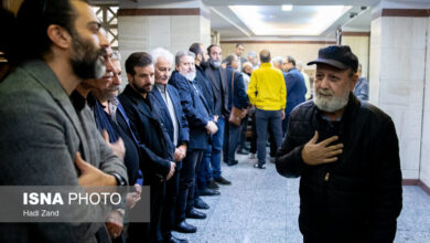 مراسم یادبود هادی مرزبان با حضور هنرمندان/ از اکبر زنجانپور تا حامد کمیلی