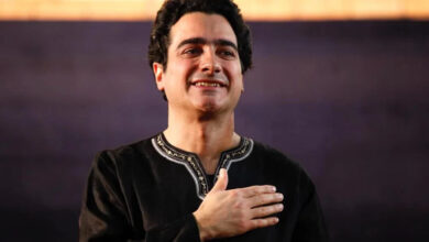 حمله روزنامه همشهری به همایون شجریان: با مجوز نظام کنسرت برگزار می کنی و پول به جیب می زنی و حالا در اعتراض به کشتار مردم،کنسرت را لغو می کنی؟