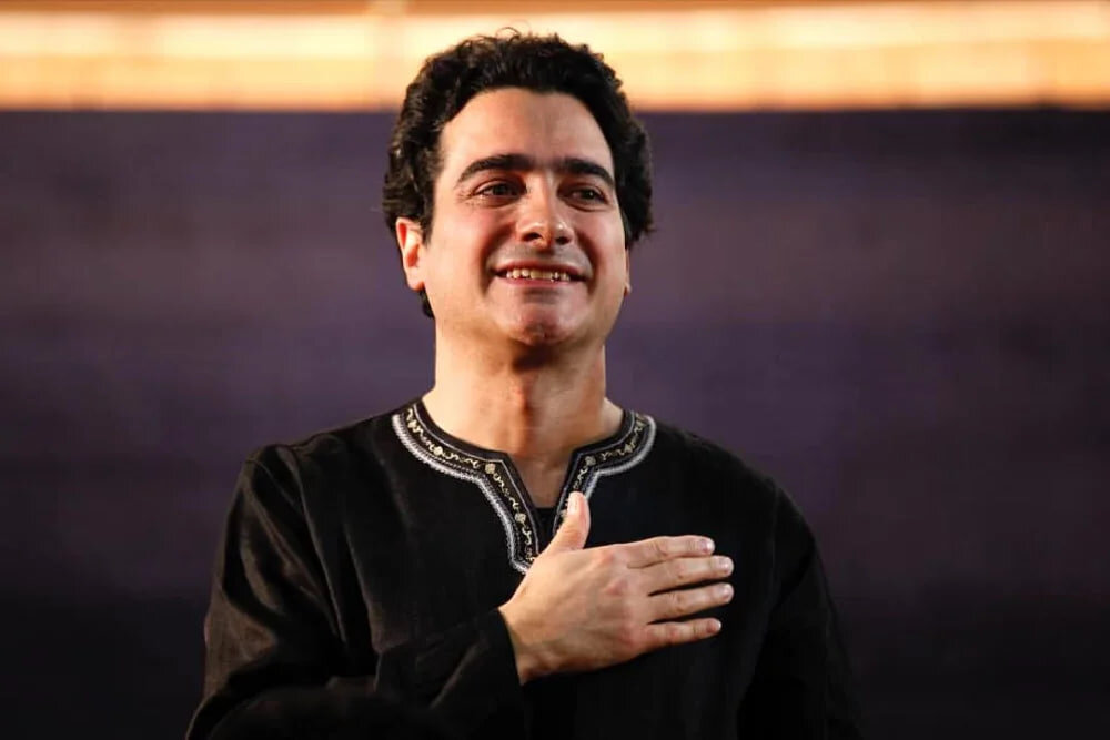 حمله روزنامه همشهری به همایون شجریان: با مجوز نظام کنسرت برگزار می کنی و پول به جیب می زنی و حالا در اعتراض به کشتار مردم،کنسرت را لغو می کنی؟