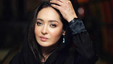 «نیکی کریمی» 26 ساله با لباس عروس در کنار «پرویز پرستویی»؛ سال 76