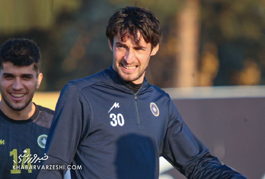 گولسیانی تماشاگر بازی حساس پرسپولیس و سپاهان