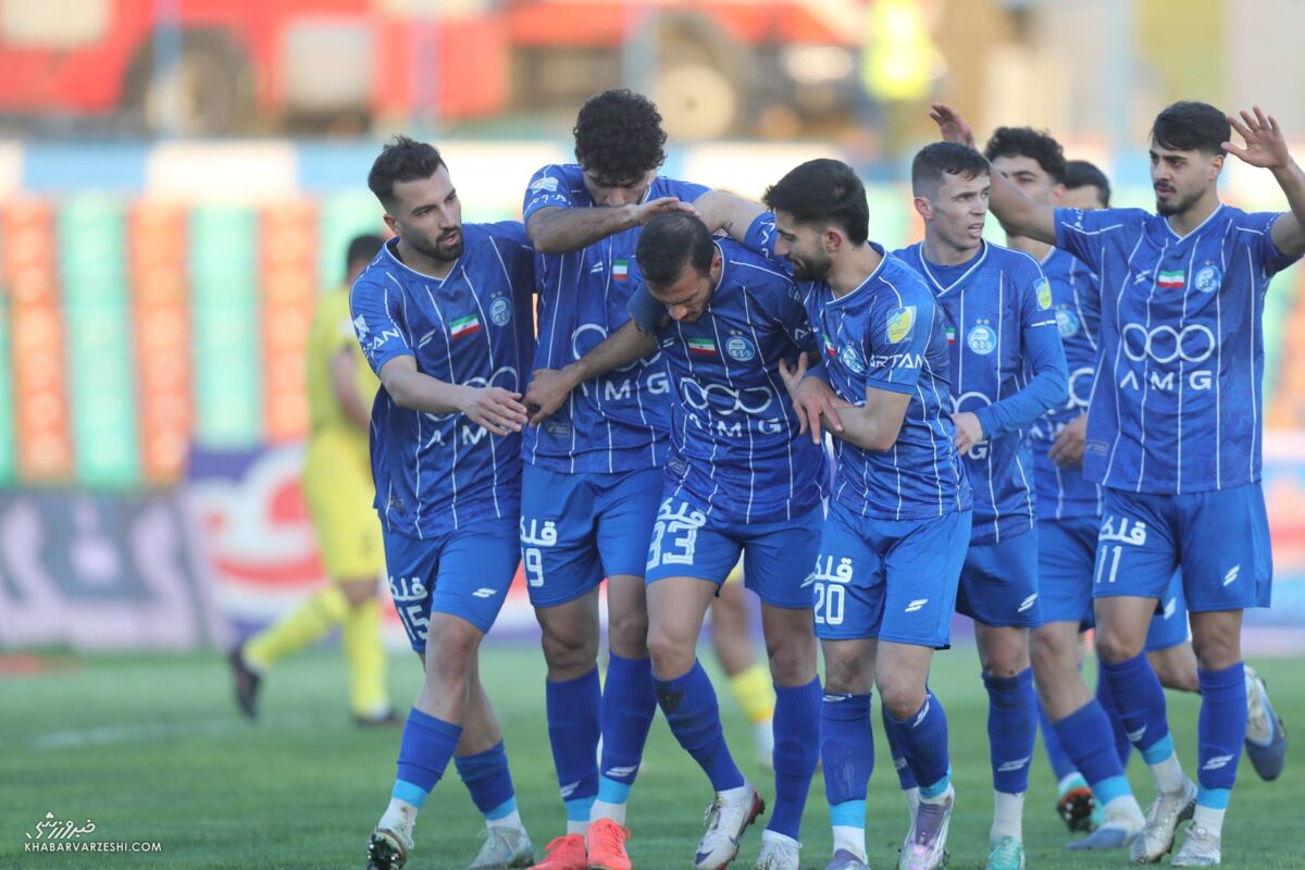 استقلال شمس آذر