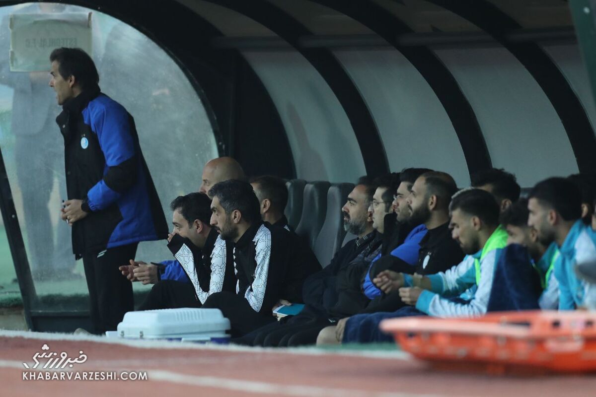 مربیان استقلال