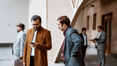 نمایش جریان زندگی در «جهان مبهم هاتف»/ برای طراحی لباس خودم را جای کاراکترها میگذارم