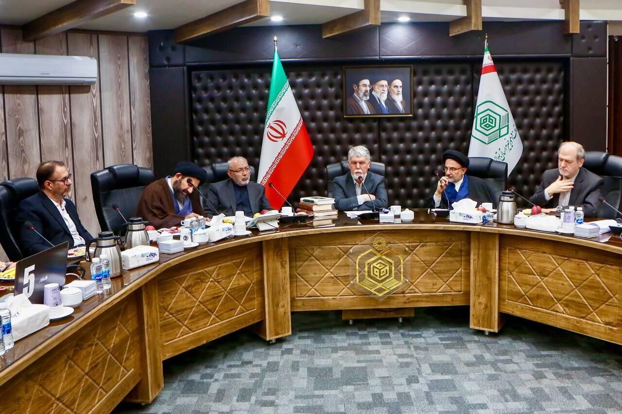 وزیر ارشاد: همه خود را کنار «لانچر موشک» بدانند