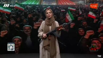 حضور مجری زن صداوسیما با اسلحه روی آنتن زنده+ فیلم