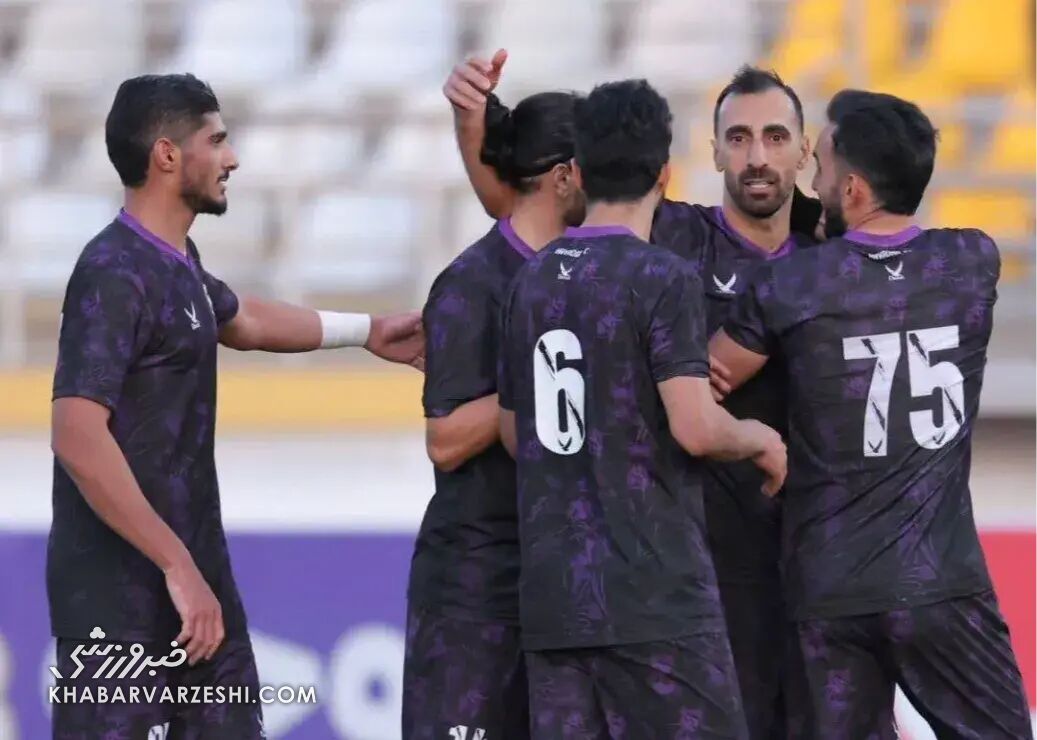 مهاجم سابق استقلال ماند تا پرسپولیسی شود