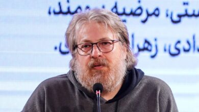 تالار وحدت در اختیار یک کارگردان سینما برای کسب اولین تجربه تئاترش/سقف بلیت چهطور به یک میلیون و چهارصد هزار تومان رسید؟/سردرآوردن بلیتها از «دیوار»