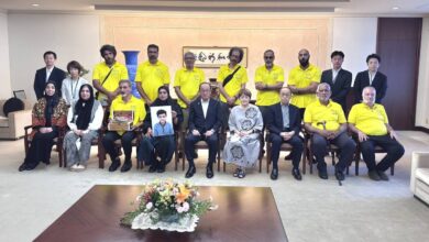 دیدار خانواده ماکان نصیری با شهردار هیروشیما در هشتاد و یکمین سالگرد بمباران اتمی