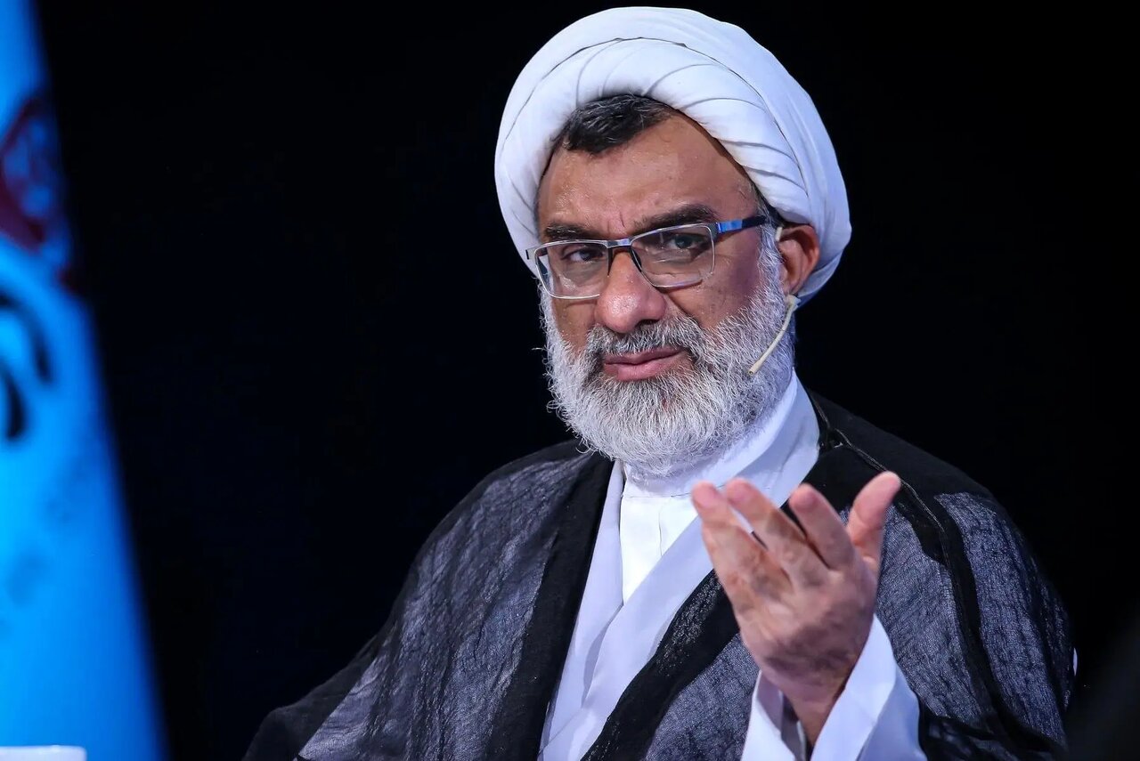 دبیر شورایعالی انقلاب فرهنگی:قریب به اتفاق بانوانی که کشف حجاب کردهاند، هیچ لجاجتی با نظام و حاکمیت ندارند/ 60-70درصد مردم تلویزیون نگاه نمی کنند